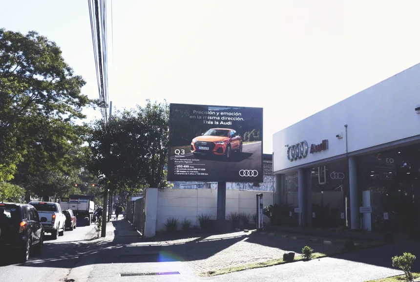 Pantalla LED de Diesa Audi sobre Avda. San Martín